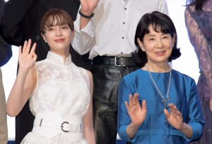 映画『いのちの停車場』公開記念舞台あいさつに登場した吉永小百合、広瀬すず