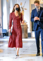 キャサリン妃、お気に入りブランドのワンピで美術館におでかけ