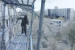 【動画】岡田准一、7階建て団地アクションで爆破シーンも　『ザ・ファブル』メイキング映像