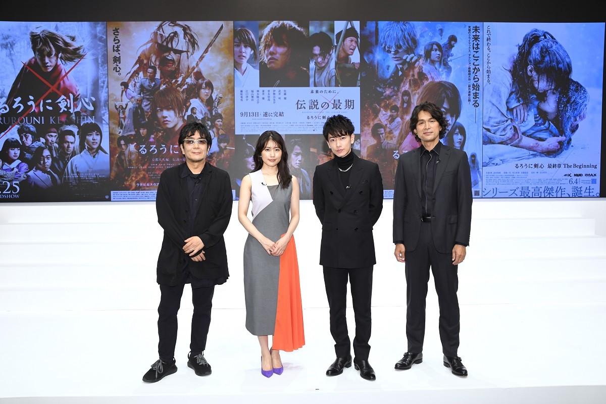 映画『るろうに剣心 最終章 The Final/The Beginning』(左から)大友啓史監督、有村架純、佐藤健、江口洋介、オフィシャルスチール