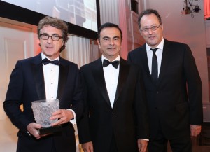 （左から）フランソワ・クリュゼ、カルロス・ゴーン、ジャン・レノ（2013年のイベントにて）