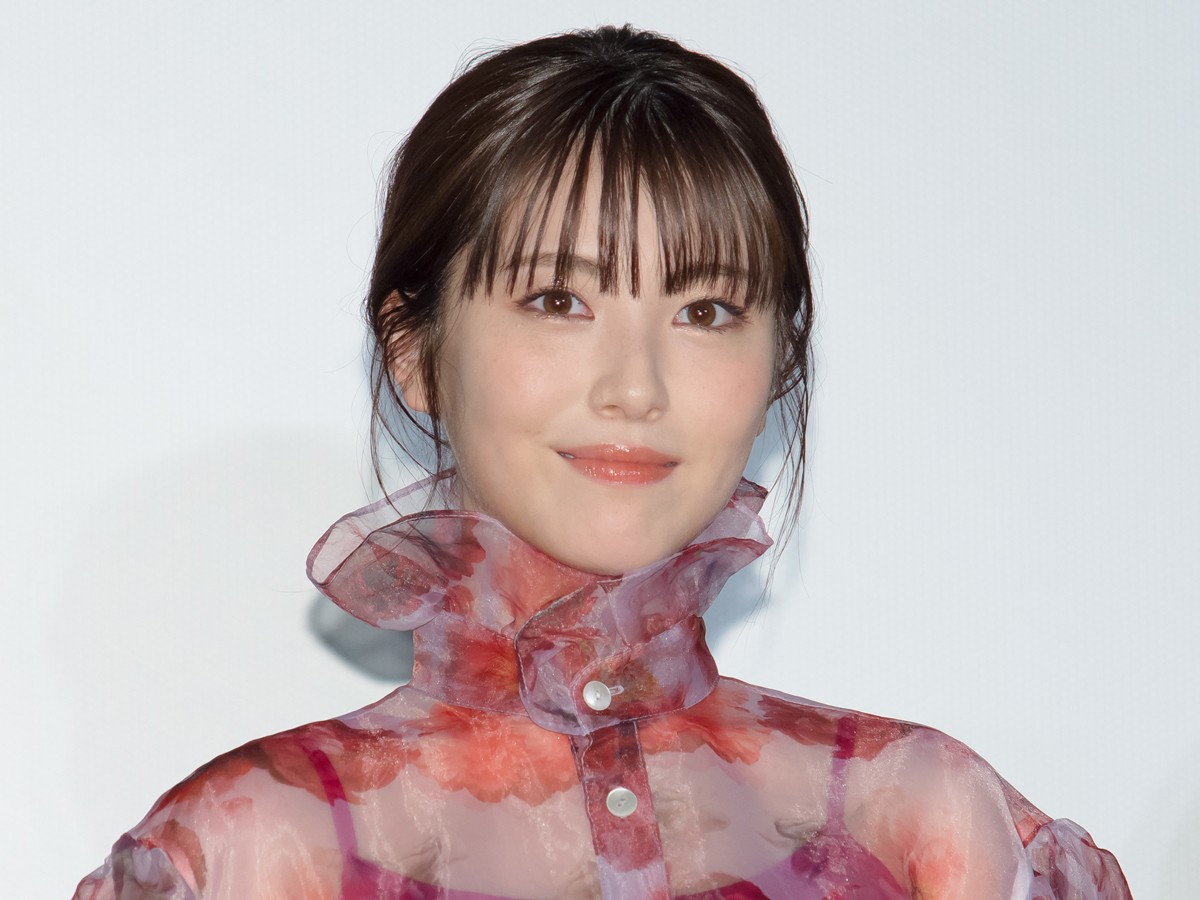 『映画 賭ケグルイ 絶体絶命ロシアンルーレット』特別先行上映舞台あいさつに登場した浜辺美波