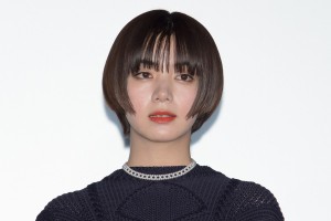 『映画 賭ケグルイ　絶体絶命ロシアンルーレット』特別先行上映舞台あいさつに登場した池田エライザ