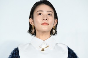 映画『明日の食卓』初日舞台あいさつに登場した高畑充希