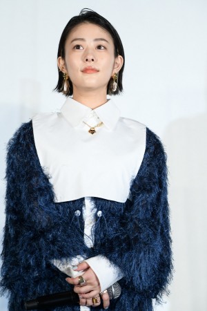 映画『明日の食卓』初日舞台あいさつに登場した高畑充希