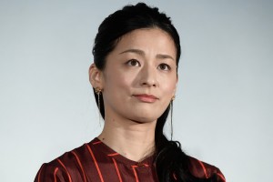 映画『明日の食卓』初日舞台あいさつに登場した尾野真千子