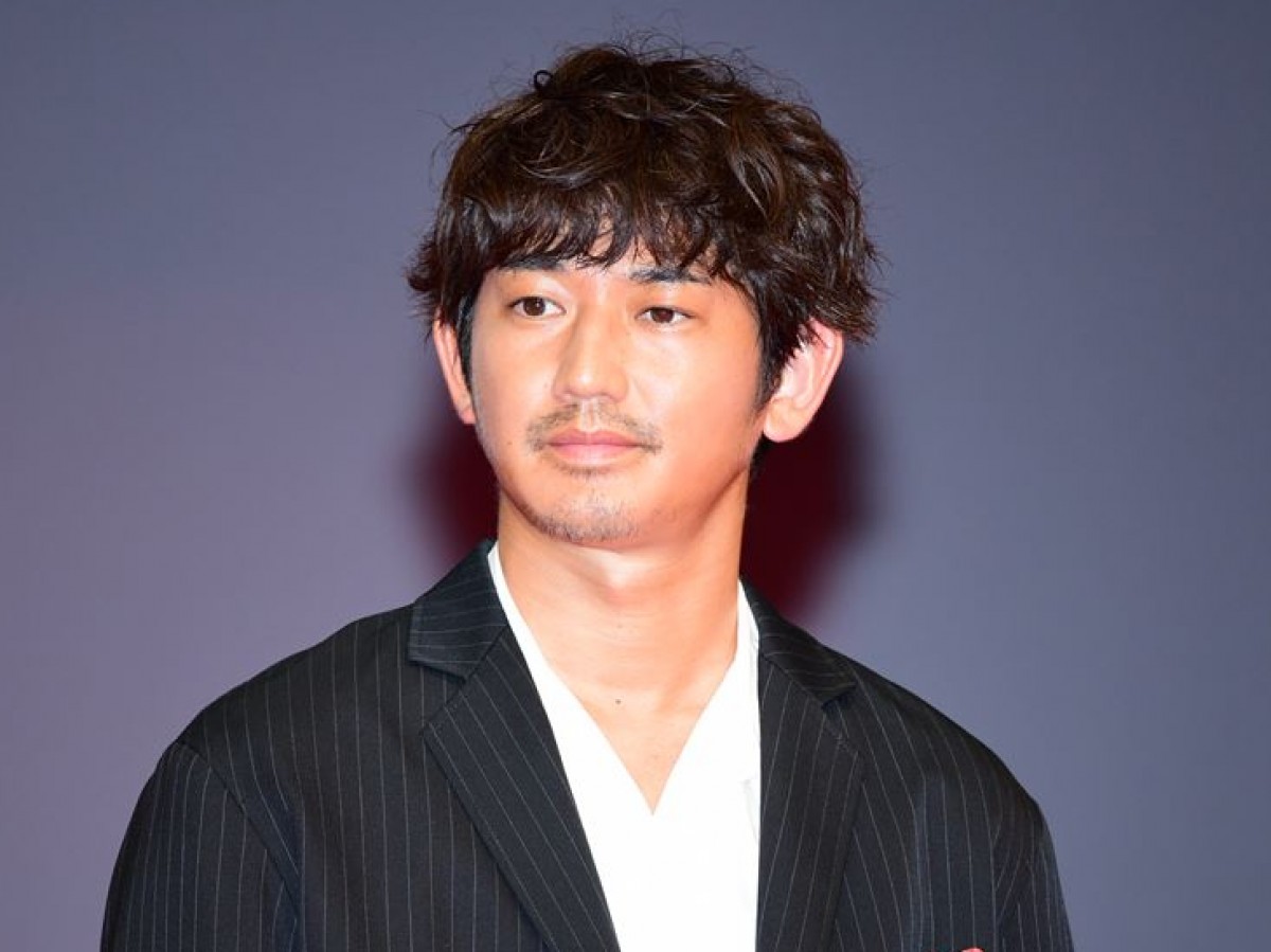 永山瑛太「動けないのよ」 クールなオフショットへの“乱入者”にネット爆笑