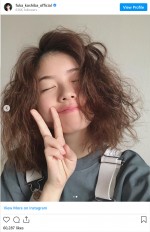 寝起きのボンバーヘアを公開した小芝風花　※「小芝風花」インスタグラム