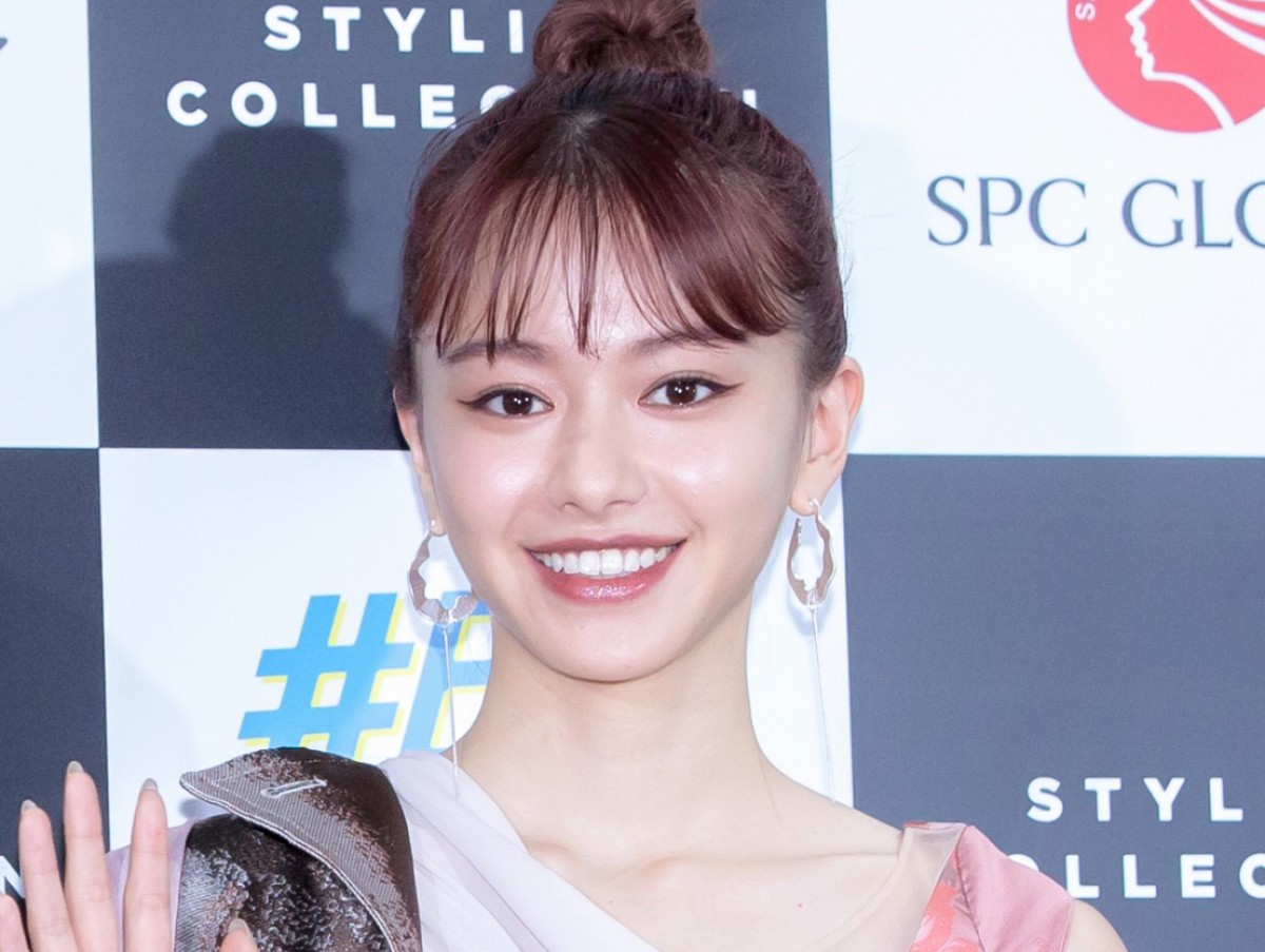 山本舞香、K‐1・武尊＆晃貴と3ショット　大胆ファッションの美スタイルに絶賛の声