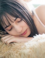 日向坂46・小坂菜緒1st写真集『君は誰？』　通常版裏表紙