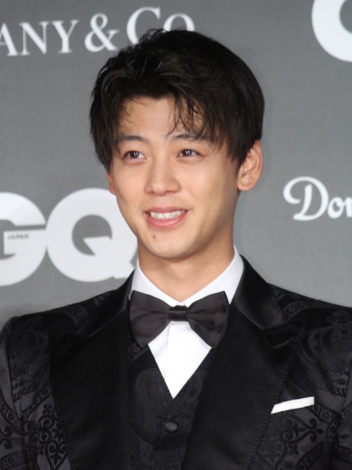 竹内涼真、「ちょっと自分の父親に似てる」舞台ショットに反響「ダンディーだね！」