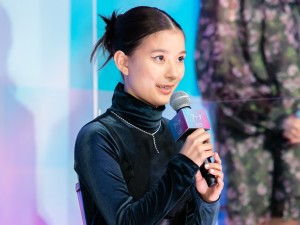 映画『Arc アーク』完成報告会に登場した芳根京子