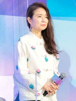 映画『Arc アーク』完成報告会に登場した風吹ジュン