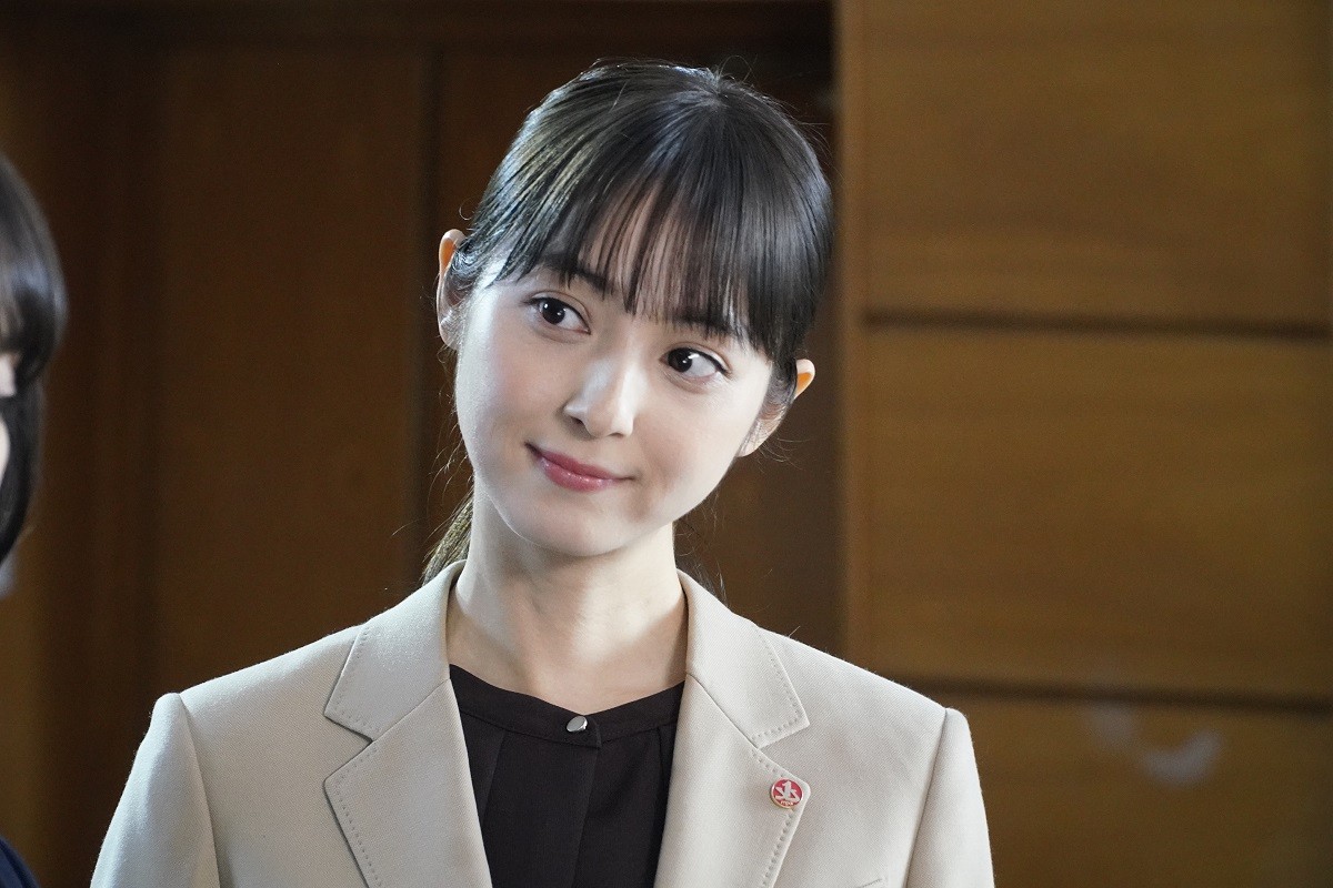 高岡早紀、市原隼人を抱き寄せ不敵な笑み　映画『リカ』場面写真解禁