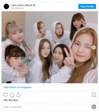 NiziUメンバー、おそろいの白のパーカー姿　※「NiziU」公式インスタグラム