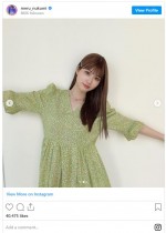 何でも似合う！　ふきのとうみたいなワンピース姿の生見愛瑠　※「生見愛瑠」インスタグラム