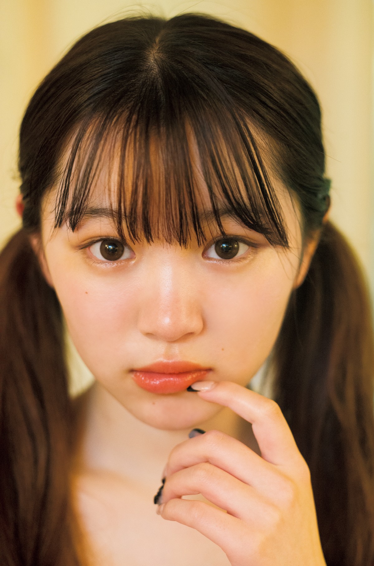 “かわいすぎる売り子”として話題　伊藤愛真・23歳、爽やかな水色ビキニ姿　