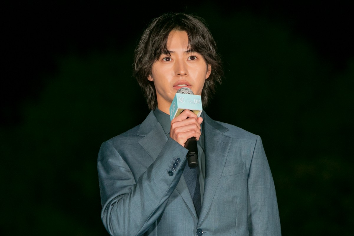 映画『夏への扉 -キミのいる未来へ-』公開記念イベントに登場した山崎賢人