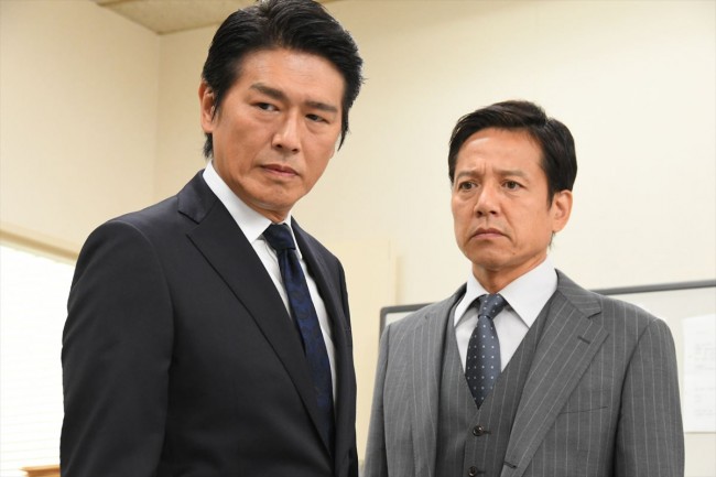 ドラマ『広域警察』場面写真（左から）主演の高橋克典と、捜査課長を演じる勝村政信