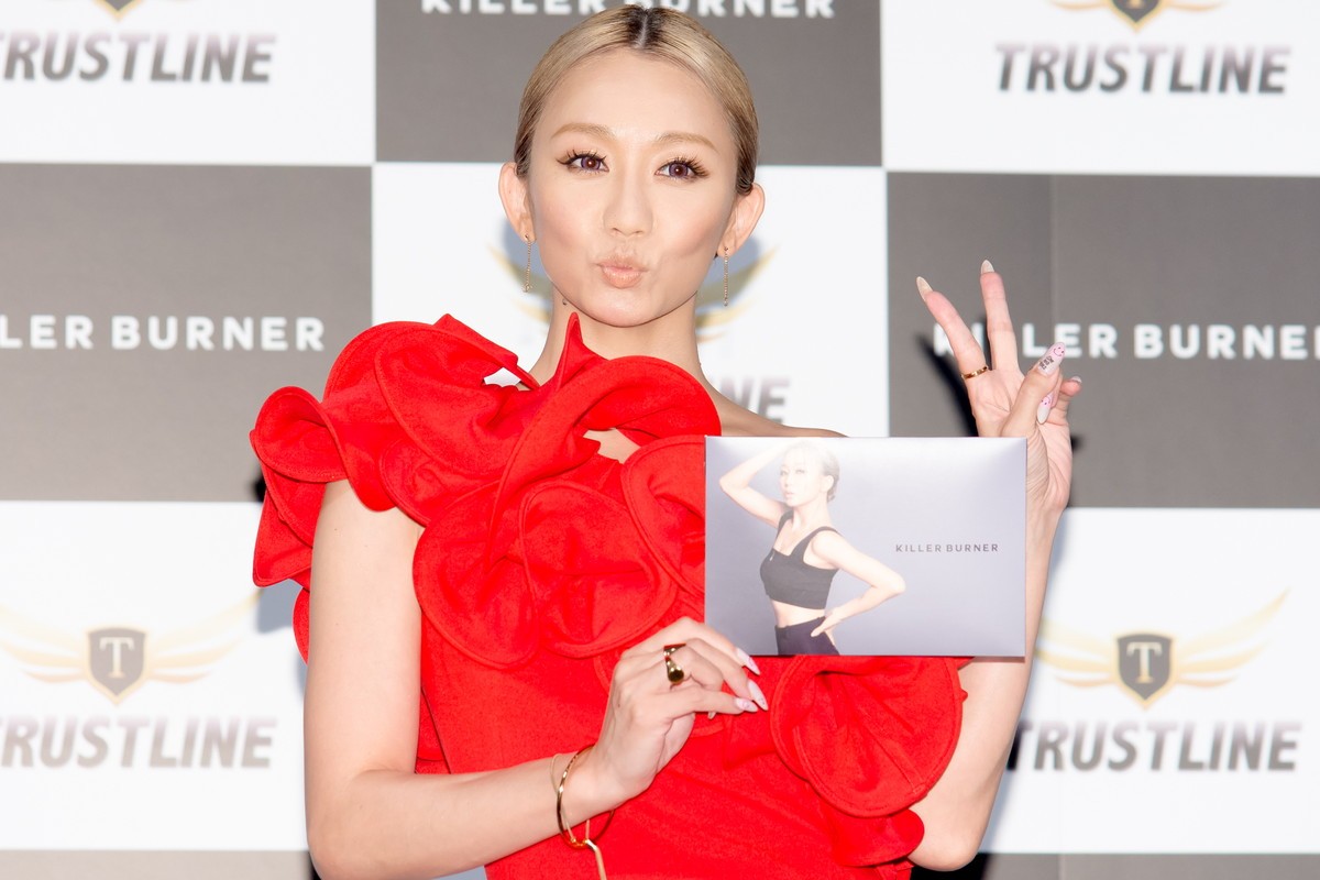 倖田來未、真っ赤なドレス姿で登場「今日のために絞ってきました！」