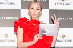 サプリメント「KILLER BURNER」発売記念イベントに登場した倖田來未