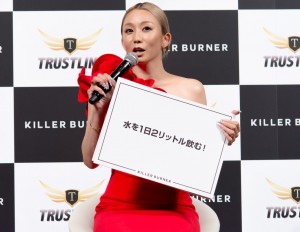 サプリメント「KILLER BURNER」発売記念イベントに登場した倖田來未