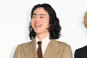 映画『キャラクター』初日舞台あいさつに登場した菅田将暉