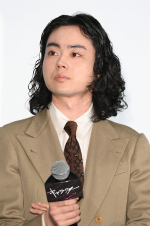 映画『キャラクター』初日舞台あいさつに登場した菅田将暉