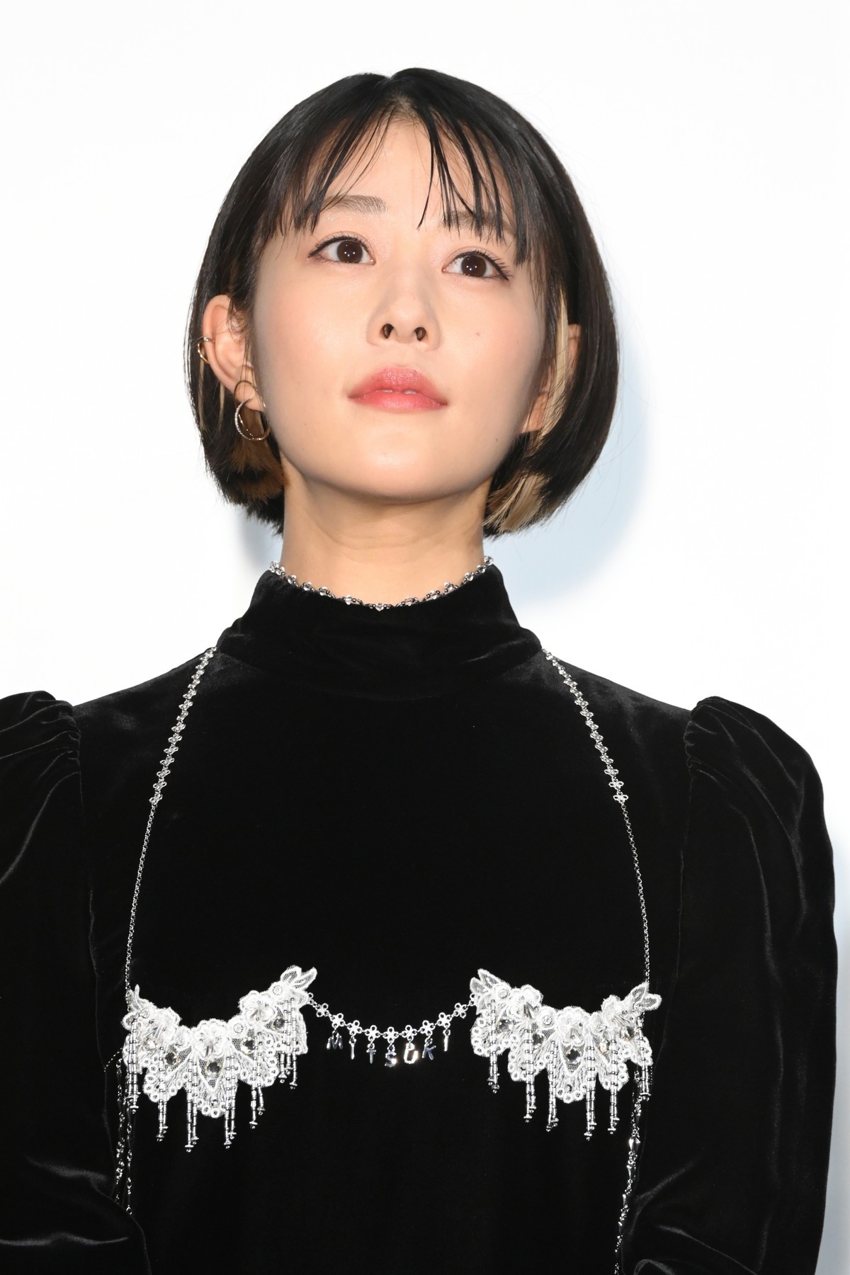 高畑充希、前と後ろでギャップのあるドレス姿に反響