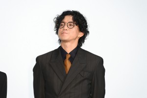 映画『キャラクター』初日舞台あいさつに登場した小栗旬