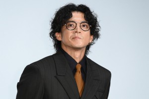 映画『キャラクター』初日舞台あいさつに登場した小栗旬