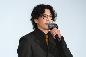 映画『キャラクター』初日舞台あいさつに登場した小栗旬
