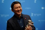 第71回ベルリン国際映画祭授賞式に出席した映画『偶然と想像』の濱口竜介監督