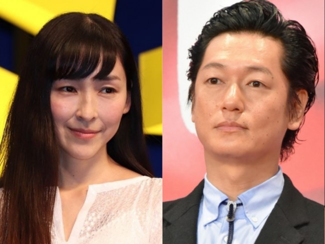 （左から）麻生久美子、井浦新