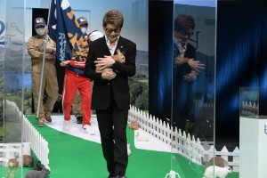 映画『ピーターラビット2／バーナバスの誘惑』ウサギ“超まみれ”イベントに登場した哀川翔