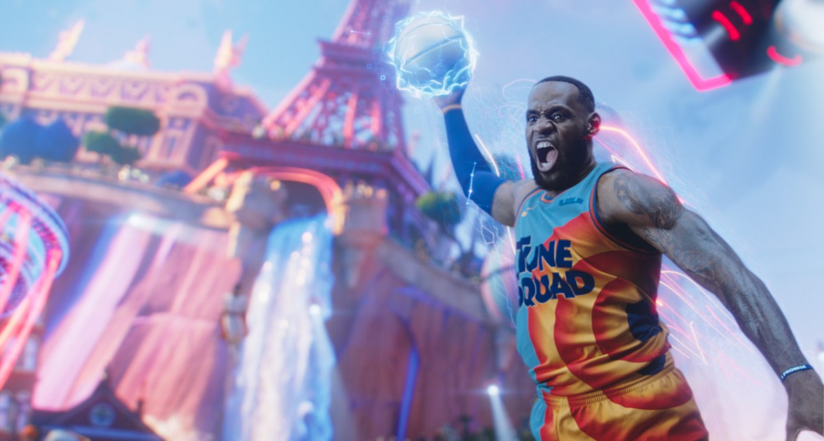 NBAレブロン・ジェームズ、ワーナー人気キャラと大暴れ『スペース・プレイヤーズ』8.27公開