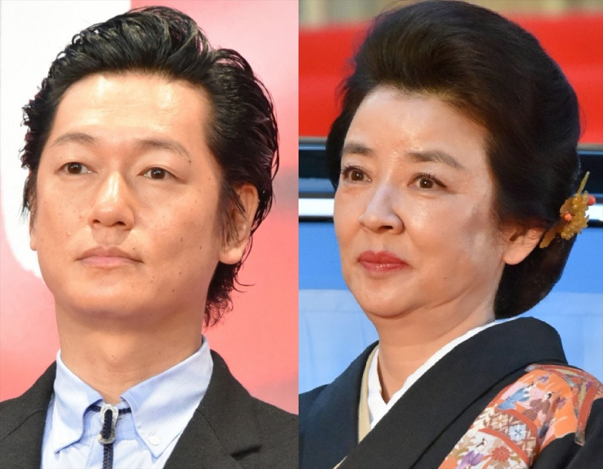 (左から)井浦新、岸本加世子