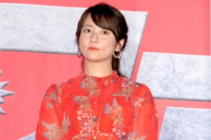 映画『ザ・ファブル 殺さない殺し屋』公開初日舞台あいさつに登場した木村文乃