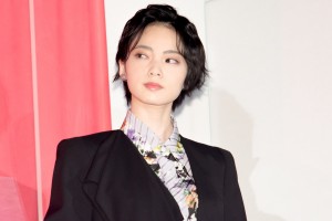 映画『ザ・ファブル 殺さない殺し屋』公開初日舞台あいさつに登場した平手友梨奈