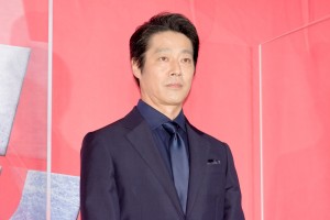 映画『ザ・ファブル 殺さない殺し屋』公開初日舞台あいさつに登場した堤真一