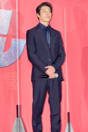 映画『ザ・ファブル 殺さない殺し屋』公開初日舞台あいさつに登場した堤真一