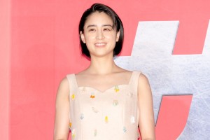 映画『ザ・ファブル 殺さない殺し屋』公開初日舞台あいさつに登場した山本美月