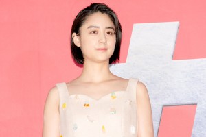 映画『ザ・ファブル 殺さない殺し屋』公開初日舞台あいさつに登場した山本美月