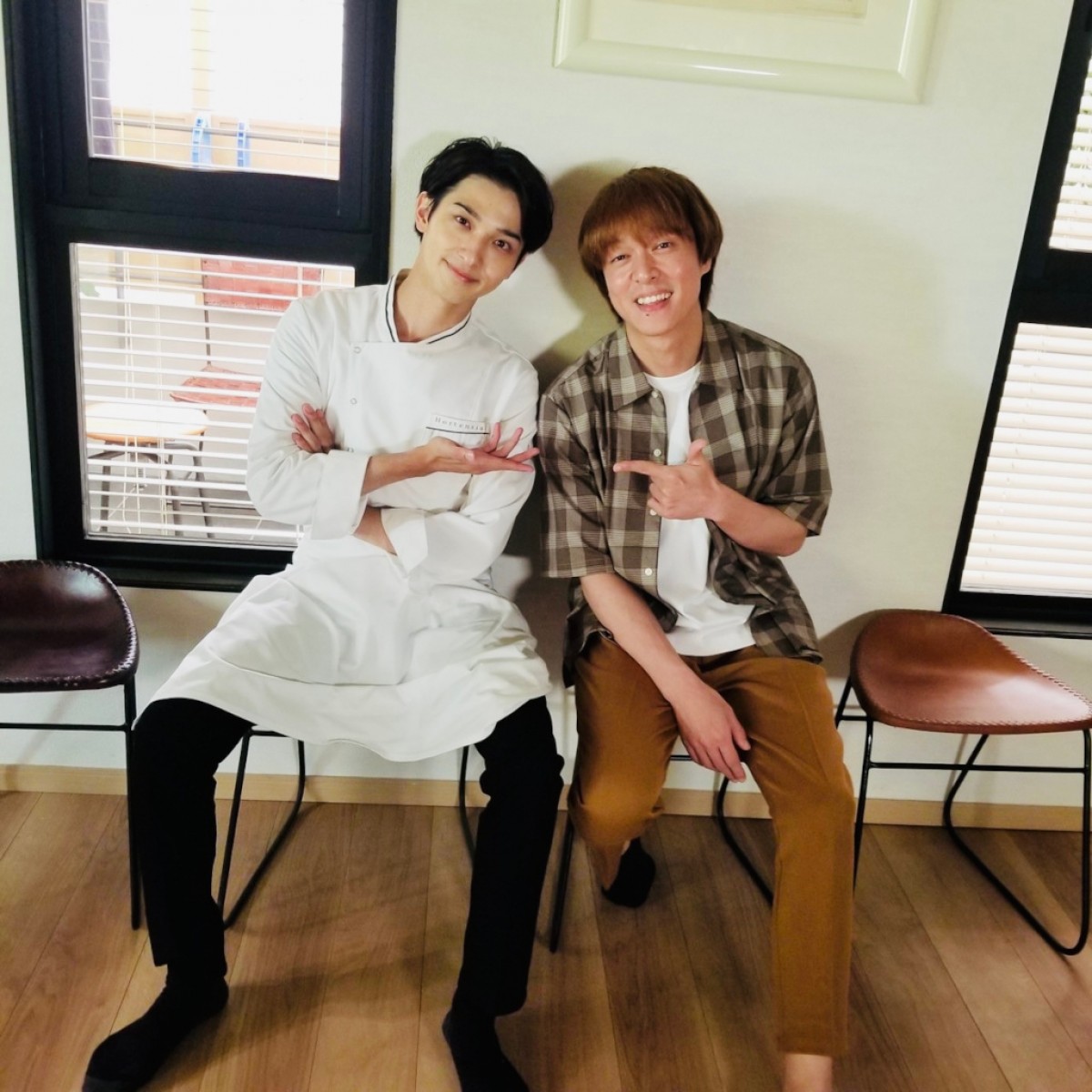 ドラマ『着飾る恋には理由があって』緊急“うちキュン・インスタライブ”に参加する(左から)駿役の横浜流星と陽人役の丸山隆平