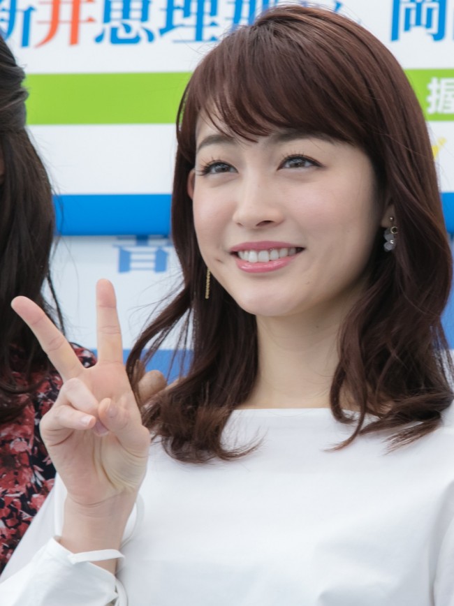 新井恵理那 スケート選手なりきりショットに 超可愛い 綺麗なポーズ 22年1月31日 写真 クランクイン