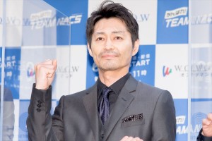 ドラマ『がんばれ！TEAM NACS』完成報告会見に出席した安田顕