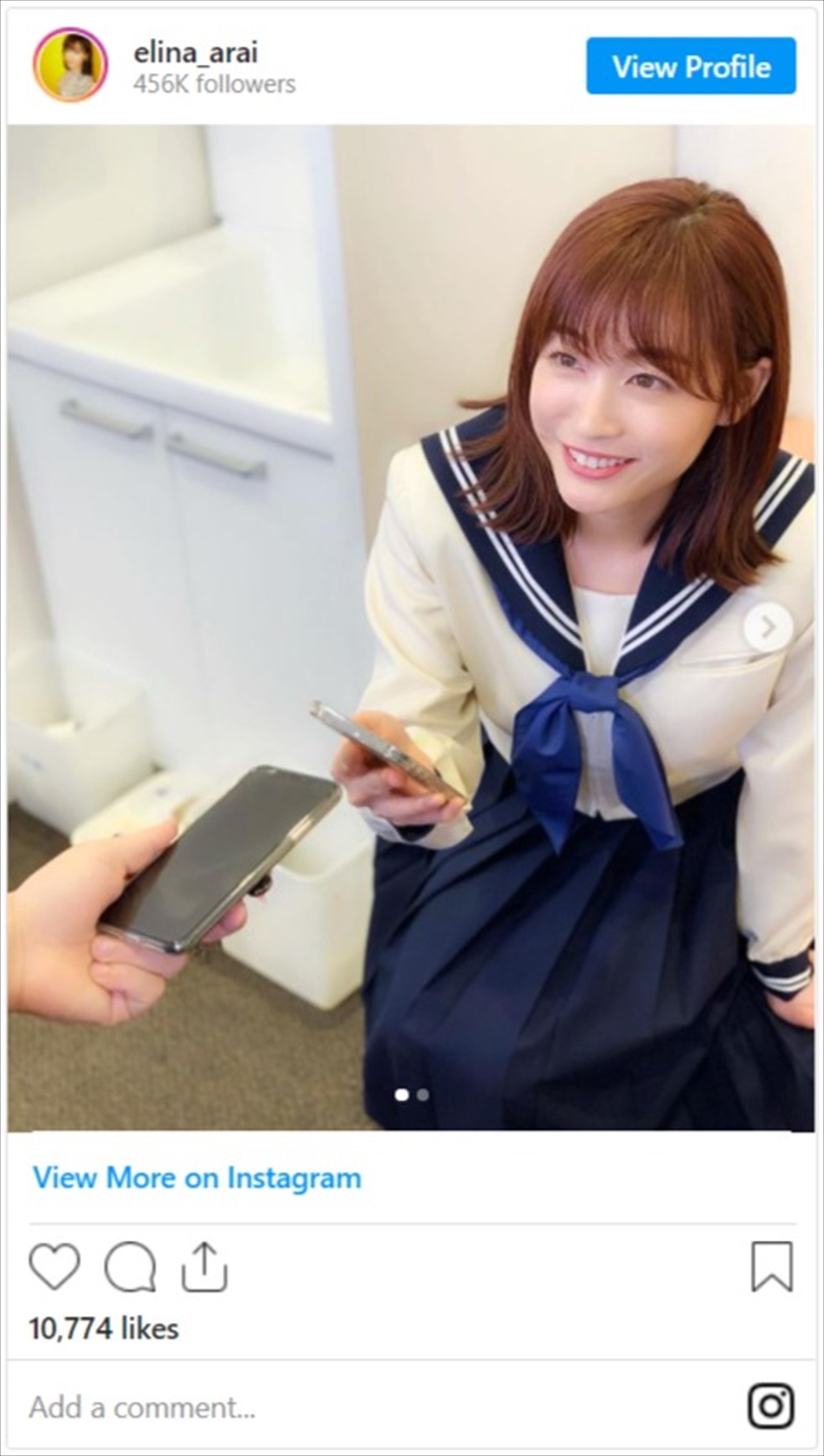 新井恵理那「LINE交換しよー」 セーラー服姿のオフショットに「違和感なし」の声