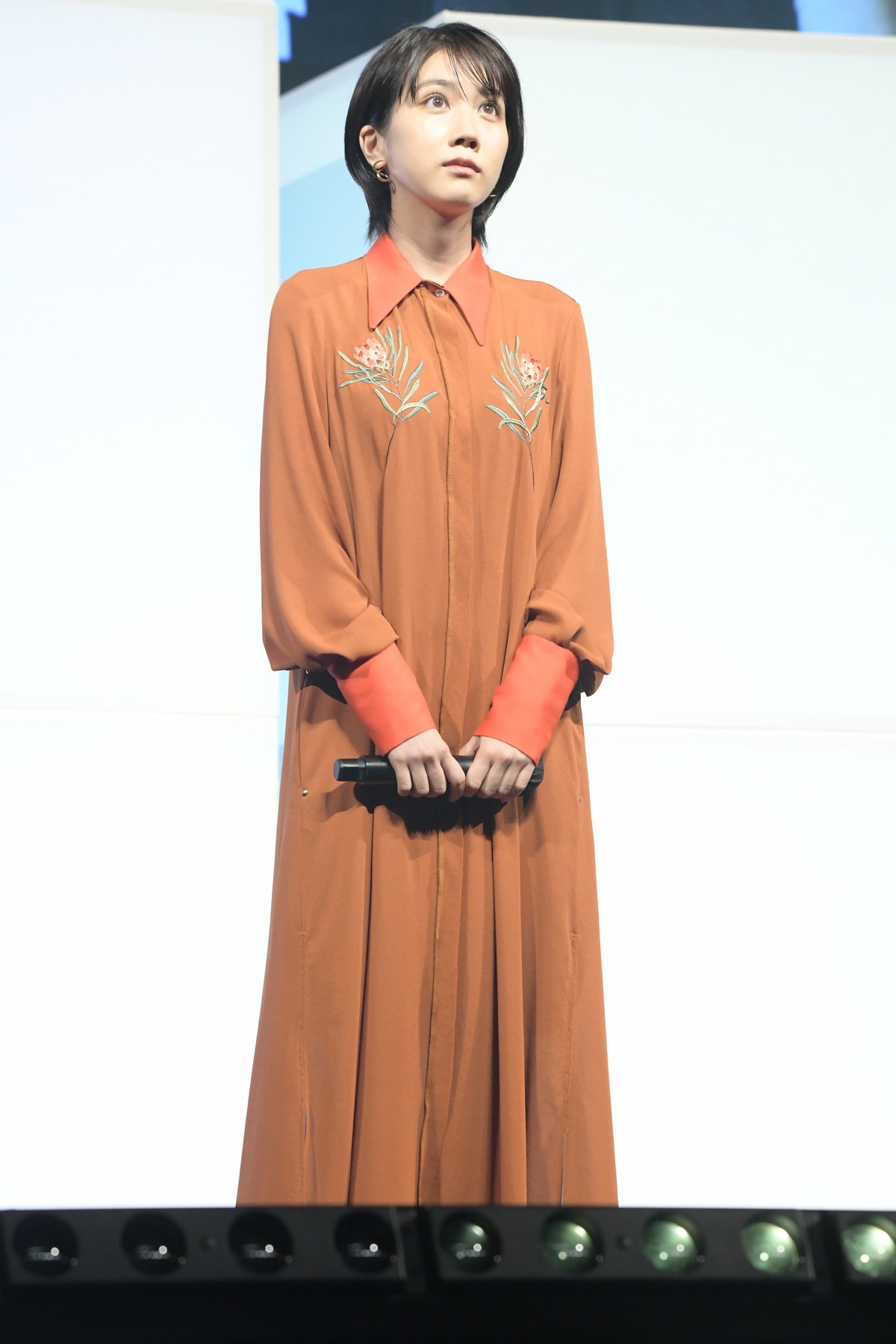 池田エライザ、シックなミニ丈衣装で会場魅了　スマホ撮影映画に意欲「私も挑戦してみたい」