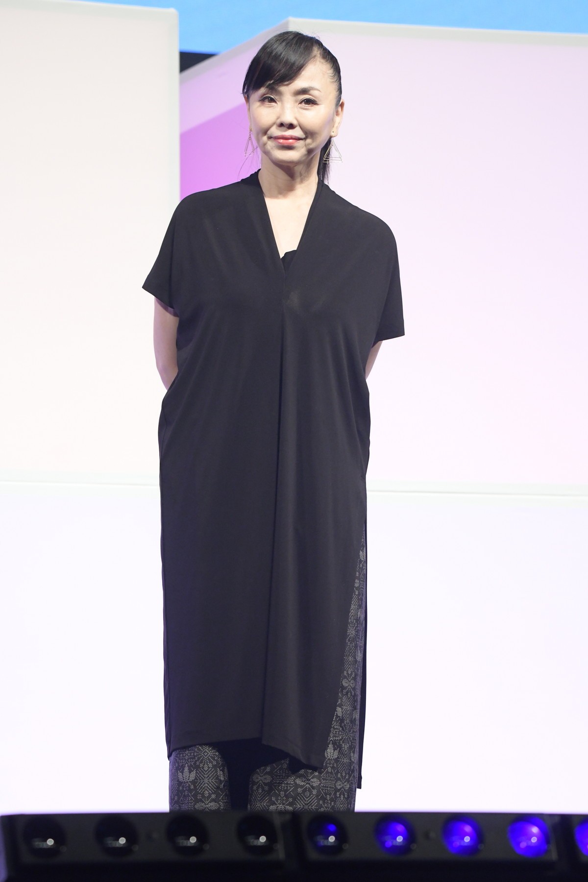 池田エライザ、シックなミニ丈衣装で会場魅了　スマホ撮影映画に意欲「私も挑戦してみたい」