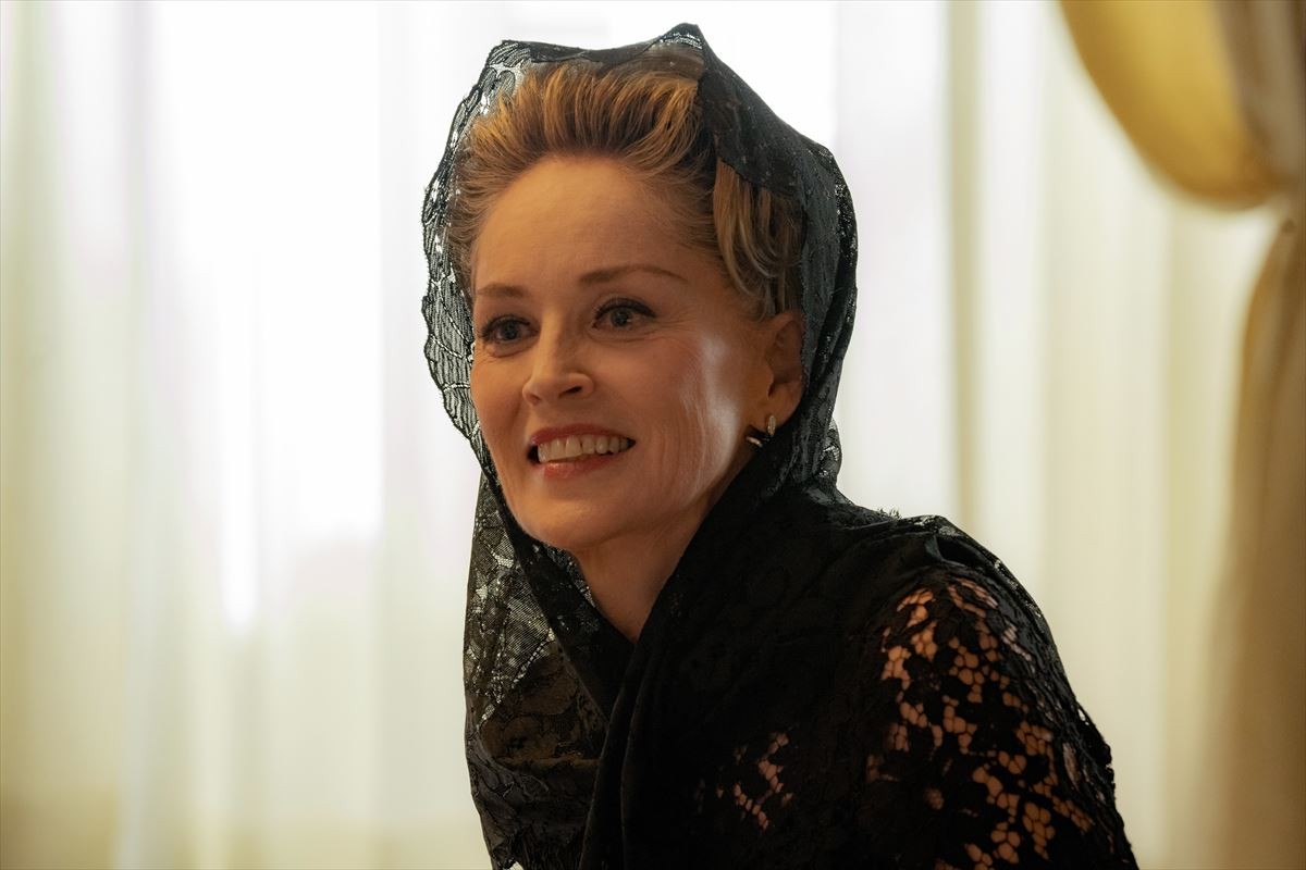 ドラマ『ニュー・ポープ 悩める新教皇』本人役で出演するシャロン・ストーン